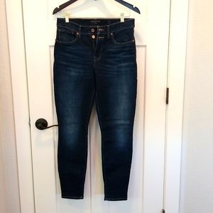 Lucky Brand Jean's. Size 10/30.